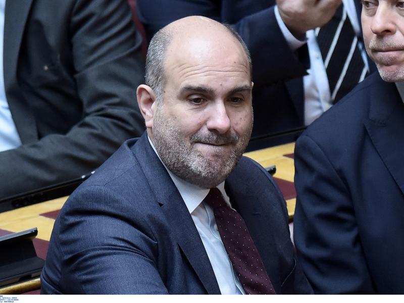 Βουλευτής ΝΔ για ανασχηματισμό: «Φάγαμε γκολ από τα αποδυτήρια»
