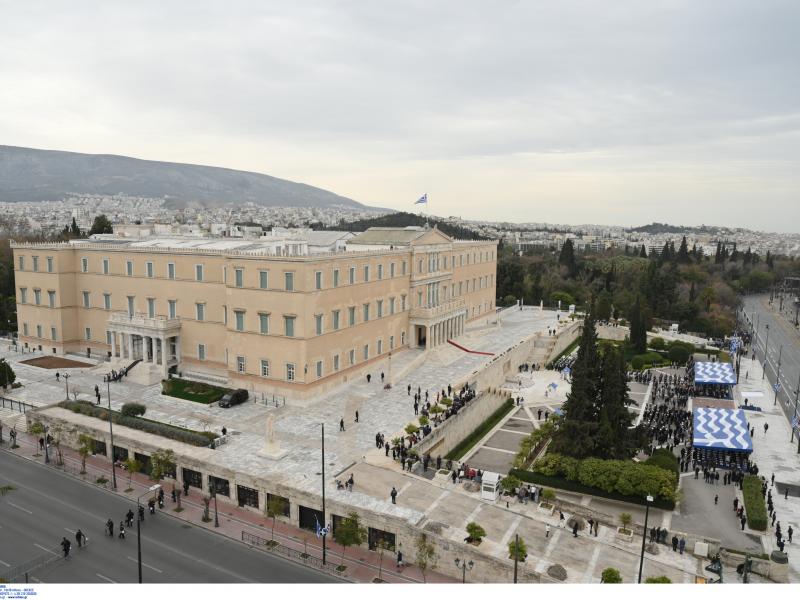 Επέτειος 25ης Μαρτίου: Δείτε φωτογραφίες από την μεγάλη στρατιωτική παρέλαση 