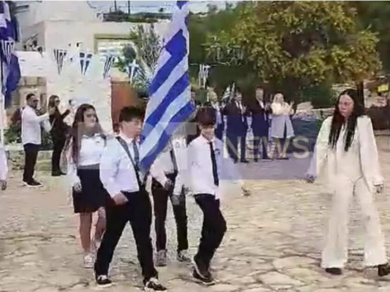 25η Μαρτίου: Μαθητές από Βούλα και Λάρισα παρέλασαν με τον μοναδικό μαθητή του σχολείου στους Αρκιούς