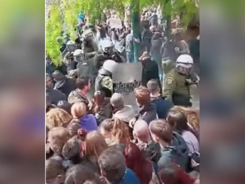 ΕΛΑΣ: «Συκοφαντικές και ποινικά κολάσιμες οι δηλώσεις και οι αναρτήσεις στις οποίες επιχειρείται ταύτιση αστυνομικών με άτομα που προκαλούν επεισόδια».
