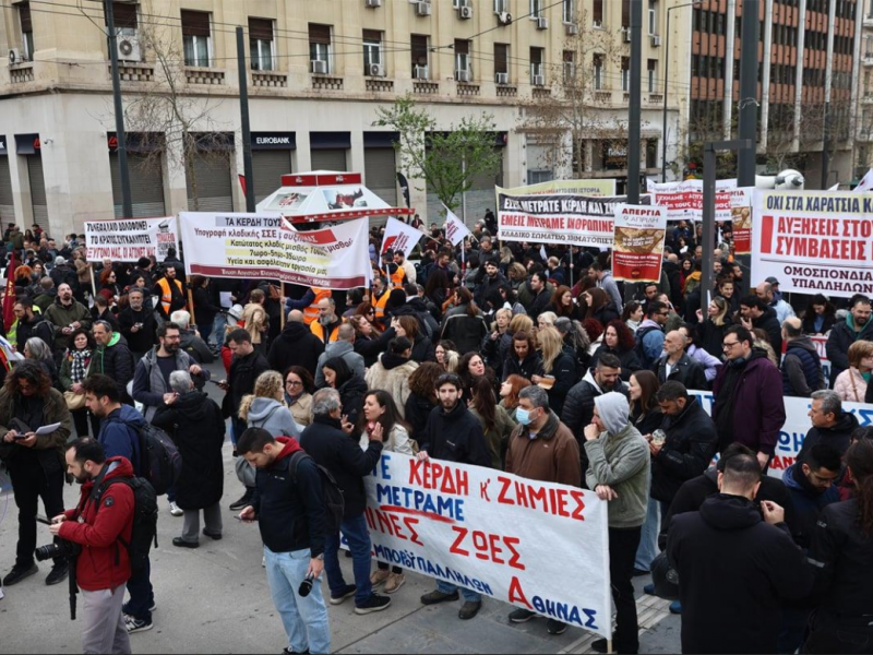 «Ή τα κέρδη τους ή οι ζωές μας»: Ο λαός στον δρόμο, απεργεί για αυξήσεις και ζωή με αξιοπρέπεια