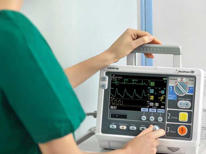Δωρεά απινιδωτών σε σχολεία των Φερών από την οικογένεια 35χρονου που έχασε τη ζωή του