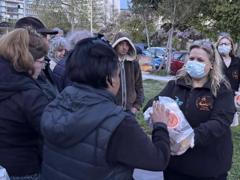 Θεσσαλονίκη: «Το Πάσχα νιώθω μεγαλύτερη μοναξιά» - Άστεγοι αναζητούν θαλπωρή σε ένα πιάτο ζεστό φαγητό