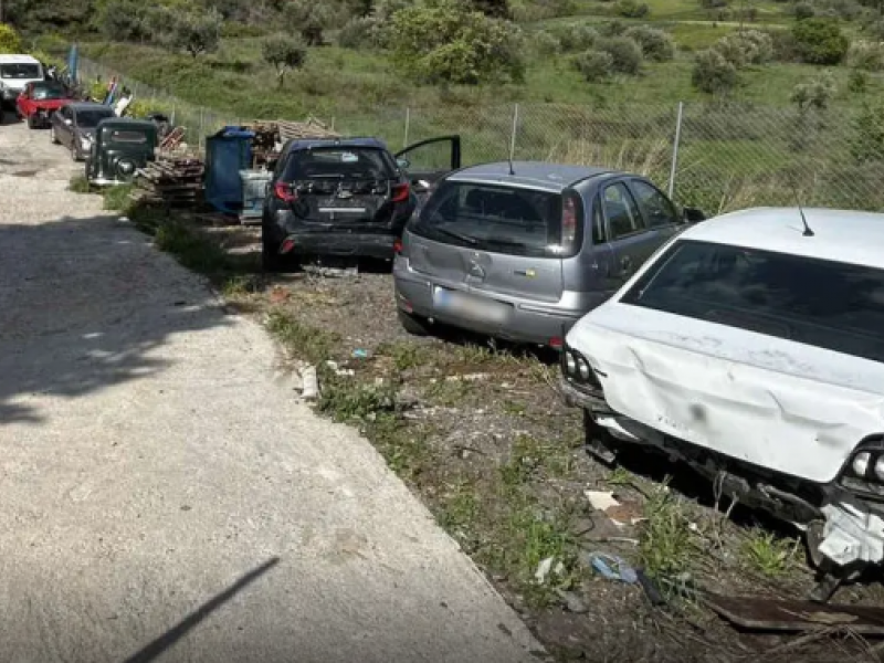 Εξαρθρώθηκε εγκληματική οργάνωση που διέπραττε κλοπές και πλαστογραφίες οχημάτων στην Αττική