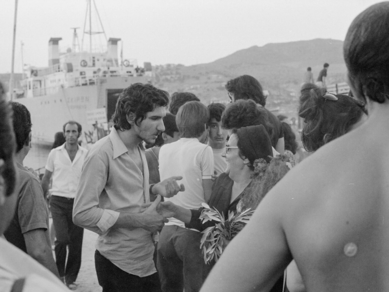 Σπάνιο βίντεο από την επιστροφή των εξόριστων μετά την χούντα και από διαδήλωση 17 Νοέμβρη 1974