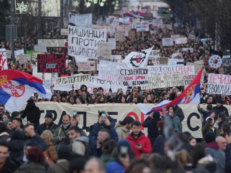 Σερβία: Μπλόκο φοιτητών στη δημόσια τηλεόραση - Διαμαρτυρία για την κάλυψη των κινητοποιήσεων