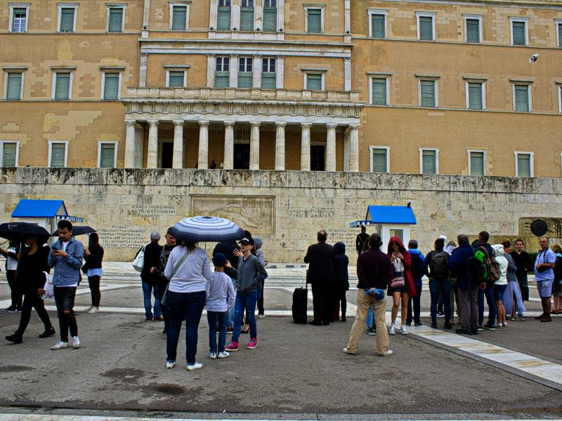 Η Ελλάδα βουλιάζει στους χαμηλούς μισθούς – Πιο κάτω κι από τη Βουλγαρία στην αγοραστική δύναμη
