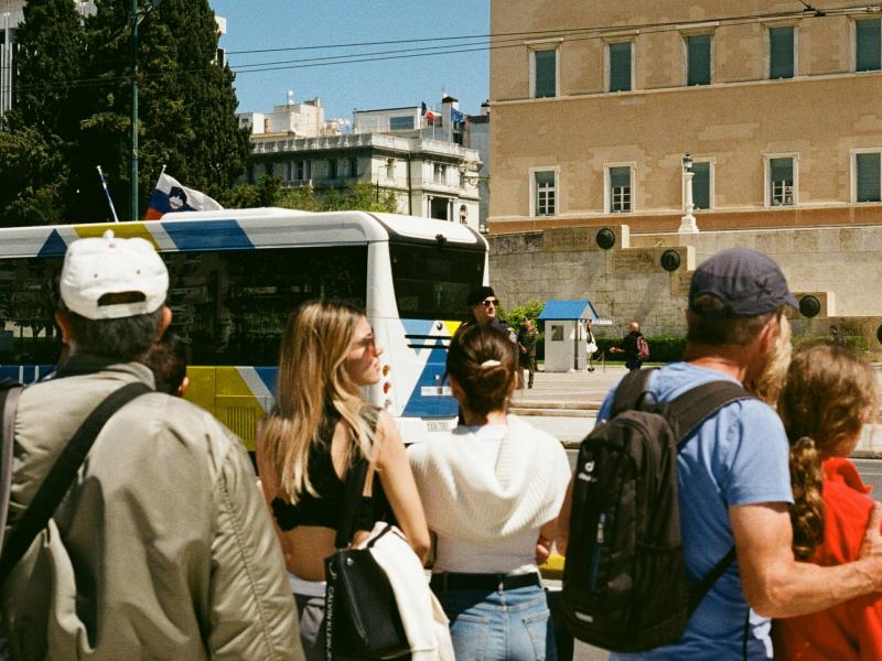 Τέλος οι καύσωνες; Τι προβλέπουν τα μερομήνια για το καλοκαίρι 2025