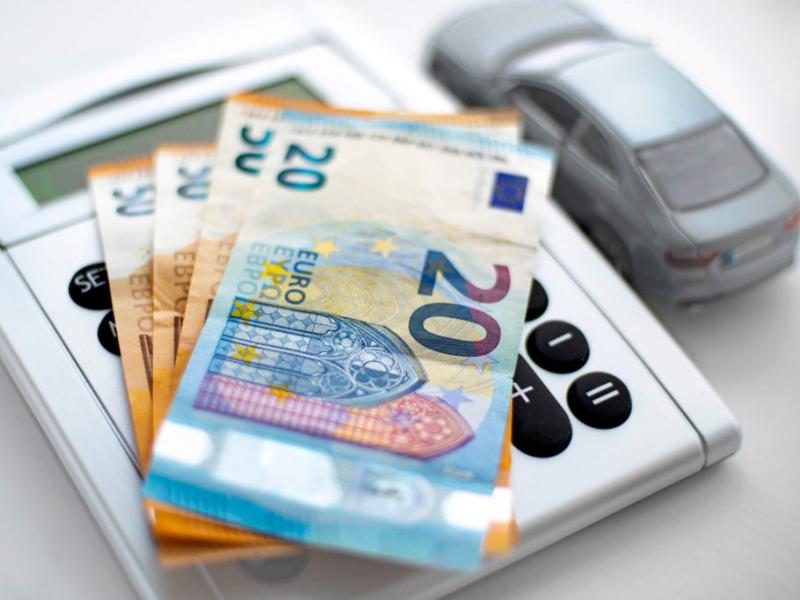 Τέλη κυκλοφορίας με τον μήνα: Τι πρέπει να ξέρουν οι ιδιοκτήτες οχημάτων για τη νέα τροπολογία
