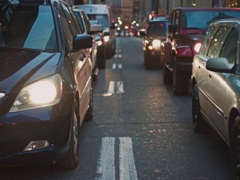 ΑΑΔΕ: Αναδρομικά πρόστιμα έως 30.000€ για παράνομη κυκλοφορία οχημάτων σε ακινησία