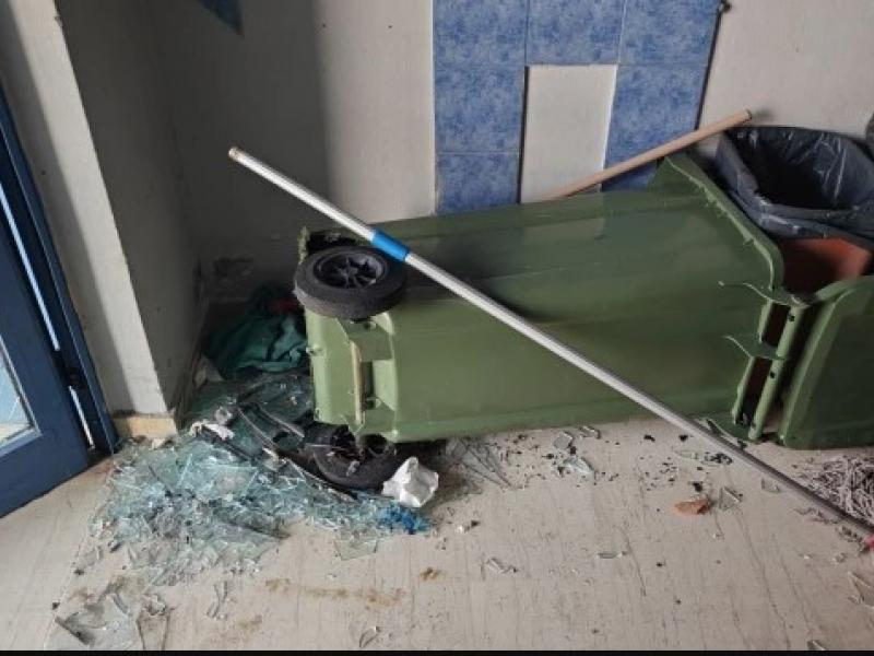 Στο έλεος των βανδάλων το 15ο Δημοτικό Ηρακλείου – Αγώνας για την αποκατάσταση