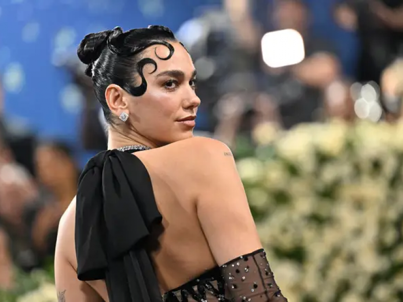Η Dua Lipa