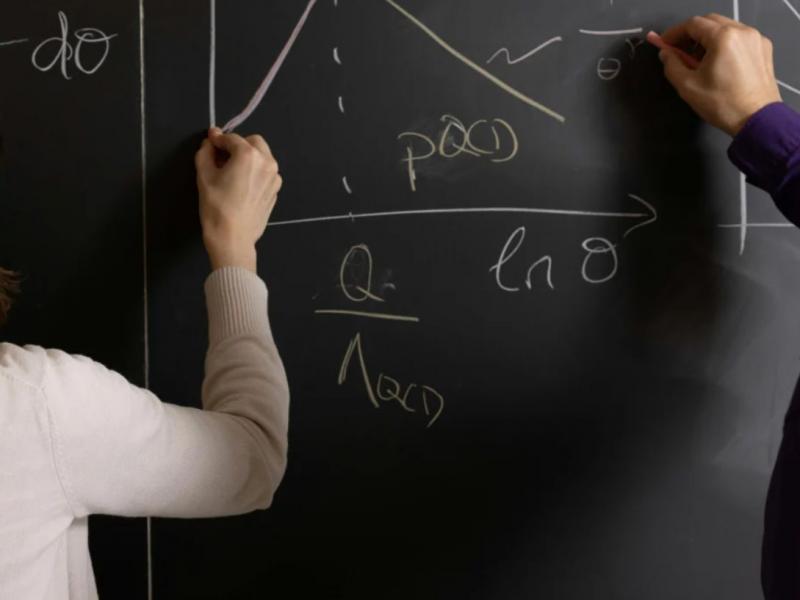Η πιο ακριβή «δωρεάν εκπαίδευση» της Ευρώπης βρίσκεται στην Ελλάδα: Οι γονείς αιμορραγούν οικονομικά