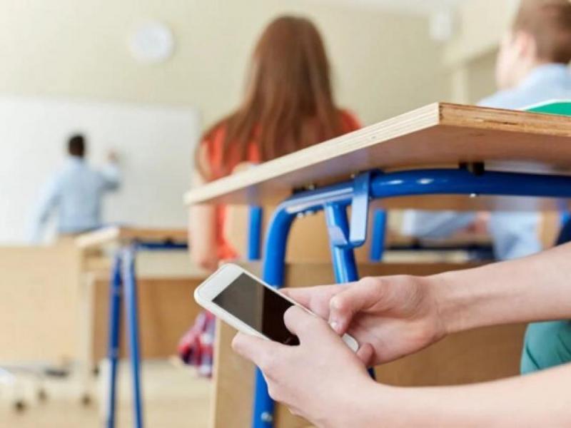 Απαγόρευση κινητών στα σχολεία: Τελικά βοήθησε τους μαθητές;