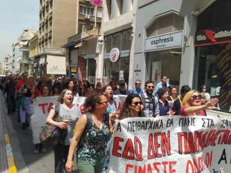 «Η Χρύσα Χοτζόγλου πίσω στη δουλειά» – Μαζική κινητοποίηση στο Εφετείο ενάντια στις διώξεις