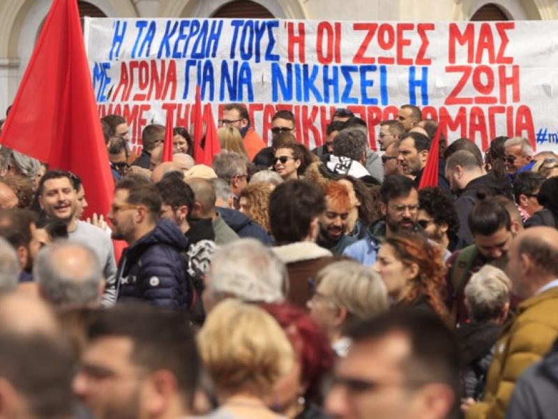 Ολοκληρώθηκαν οι απεργιακές συγκεντρώσεις για την Εργατική Πρωτομαγιά στο κέντρο της Αθήνας -Δείτε εικόνες