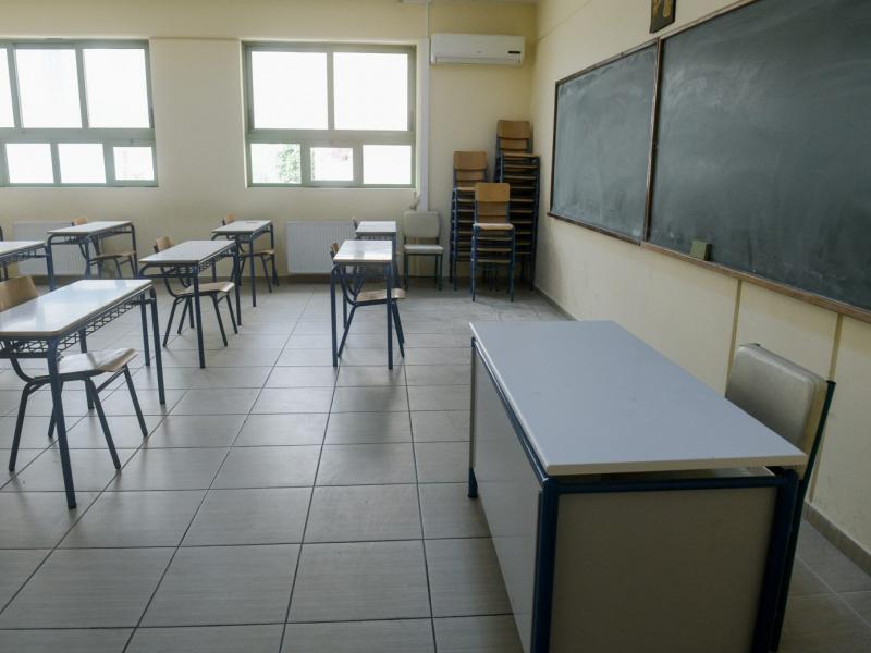 Φιέστες – γκράφιτι και στο βάθος …πλημμύρες και ναυάγια!!!!