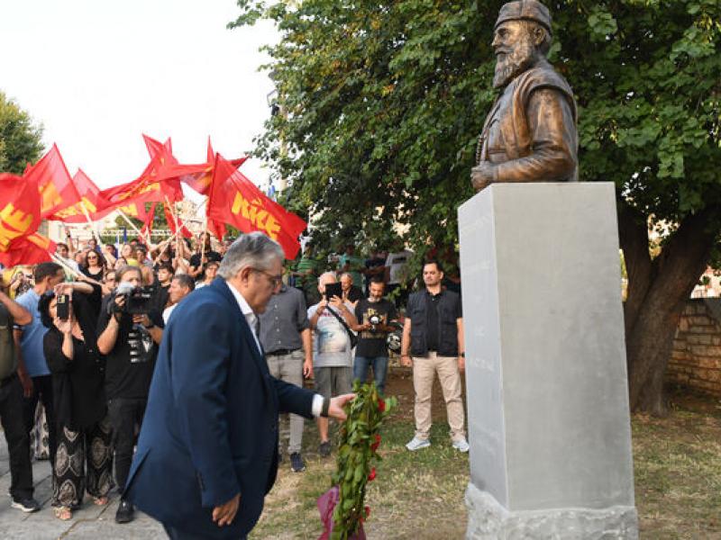 Δ. Κουτσούμπας για τα 80 χρόνια από τον θάνατο του Άρη Βελουχιώτη: «Η παρακαταθήκη του Άρη παραμένει ζωντανή»