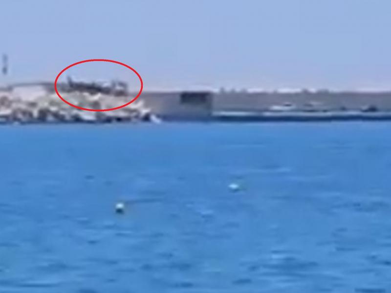 Βουλιαγμένη: Η σοκαριστική στιγμή που το ελικόπτερο πέφτει στη θάλασσα (vid)