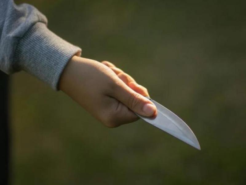 Κακουργηματική δίωξη σε 15χρονο – Λήστεψε, ξυλοκόπησε και εξευτέλισε 52χρονο με την απειλή μαχαιριού