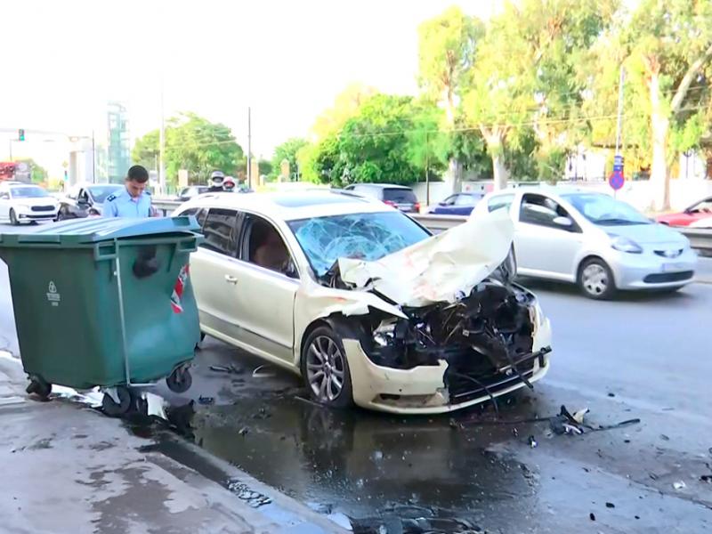 Τροχαίο στην Ποσειδώνος: Νεκρή γυναίκα μετά από σύγκρουση απορριμματοφόρου με ταξί