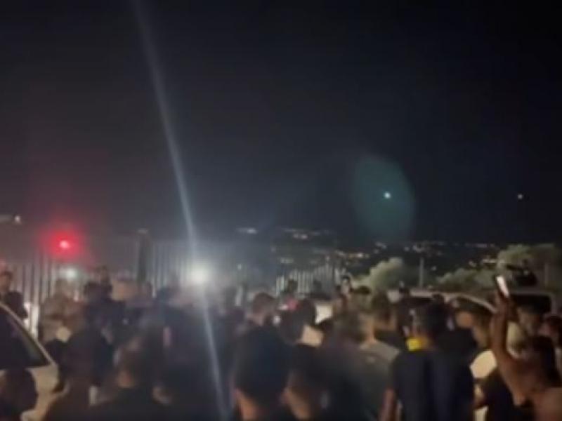 «Δεν μπορώ και δεν θέλω να σιωπήσω»: Ο δήμαρχος Χανίων καταδικάζει την επίθεση ακροδεξιών σε πρόσφυγες με φωτοβολίδες