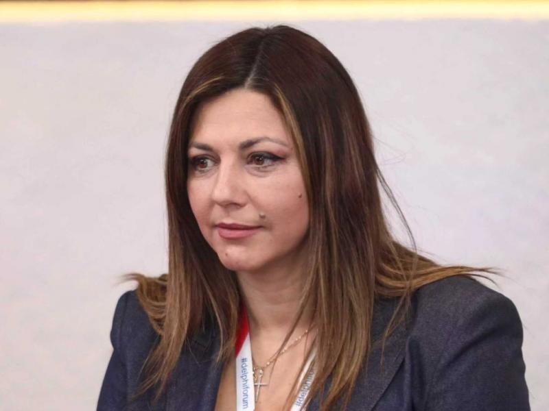 Σοφία Ζαχαράκη: Χρηματοδότηση για λεωφορεία ειδικών σχολείων και αναβάθμιση φοιτητικών εστιών