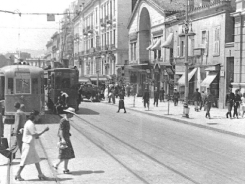 Αναγνωρίζετε αυτή την οδό της Αθήνας; Σίγουρα έχετε περάσει από εκεί