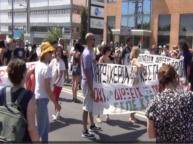εκπαιδευτικοι