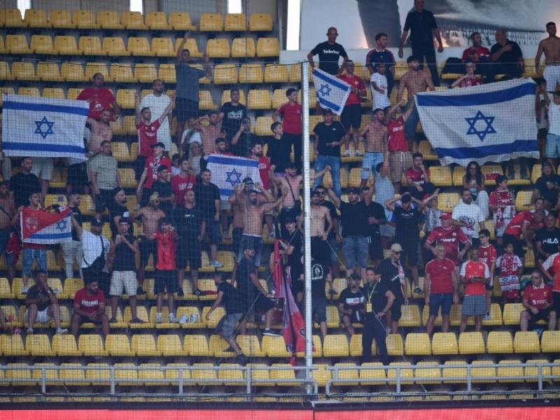 Τραγικό! Σε γήπεδο που είχε γεμίσει από ισραηλινές σημαίες κρίθηκε παράνομη η ανάρτηση παλαιστινιακής σημαίας