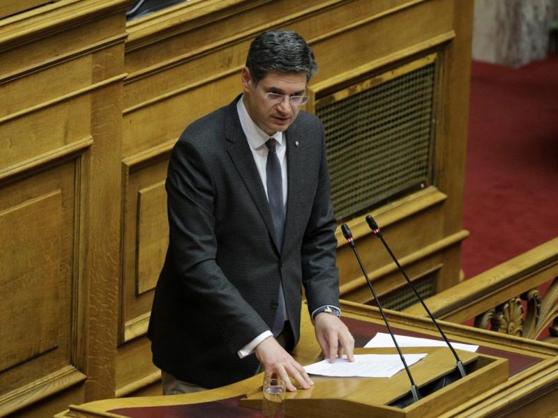 Καλαματιανός: «Παιδαγωγικό όραμα και κοινωνική δικαιοσύνη για το Εθνικό Απολυτήριο»