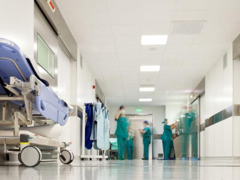 Εφιάλτης οι εφημερίες στα νοσοκομεία της Αττικής: Ράντζα, εξουθένωση προσωπικού και χάος στα επείγοντα
