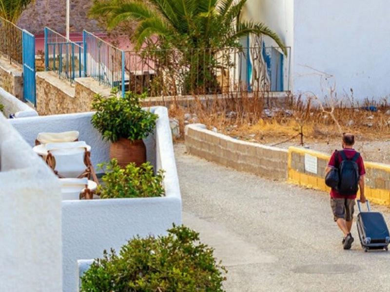 Εκρηκτική ανακοίνωση της Α΄ ΕΛΜΕ Κυκλάδων: «Να μεριμνήσουν άμεσα οι Δήμοι για τη στέγαση των εκπαιδευτικών»