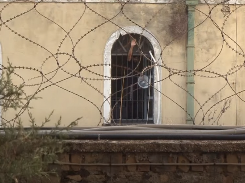 Αθώωση της Διευθύντριας του Σχολείου Φυλακών Κέρκυρας για την υπόθεση όπλου - Ζητήθηκε συγγνώμη από το δικαστήριο