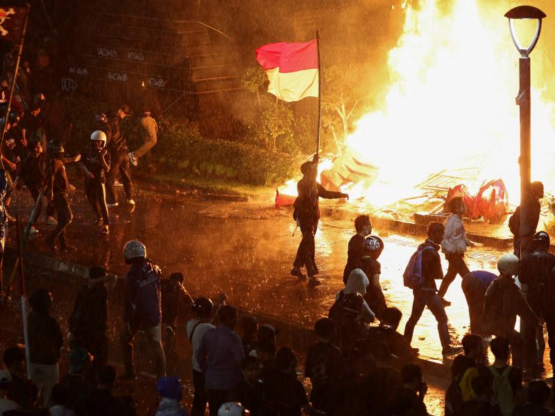 Νέες ταραχές στην Ινδονησία μετά τον θάνατο οδηγού από αστυνομικό όχημα