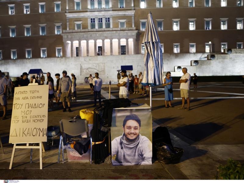 Τέμπη - Και δεύτερος πατέρας σε απεργία πείνας: «Θα σταθώ δίπλα σου, Πάνο, μέχρι τέλους»