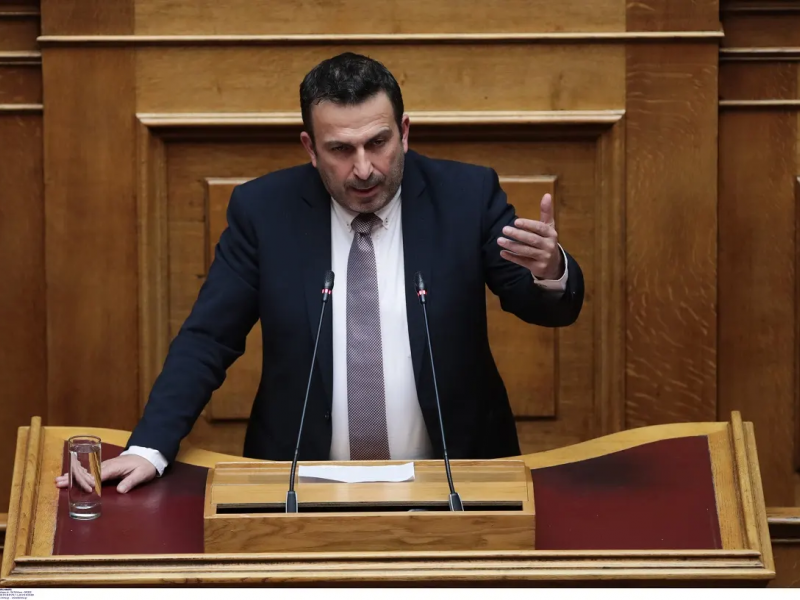 Παραστατίδης για Εθνικό Απολυτήριο: «Αν ο Μητσοτάκης ήταν φοιτητής, θα είχε κοπεί για λογοκλοπή»