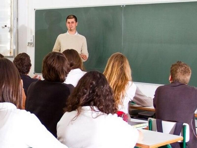Φιλόλογοι καταγγέλλουν την απαξίωση των μαθημάτων εκτός πανελλαδικών - Χιλιάδες μαθητές χωρίς καθηγητές στη δευτεροβάθμια