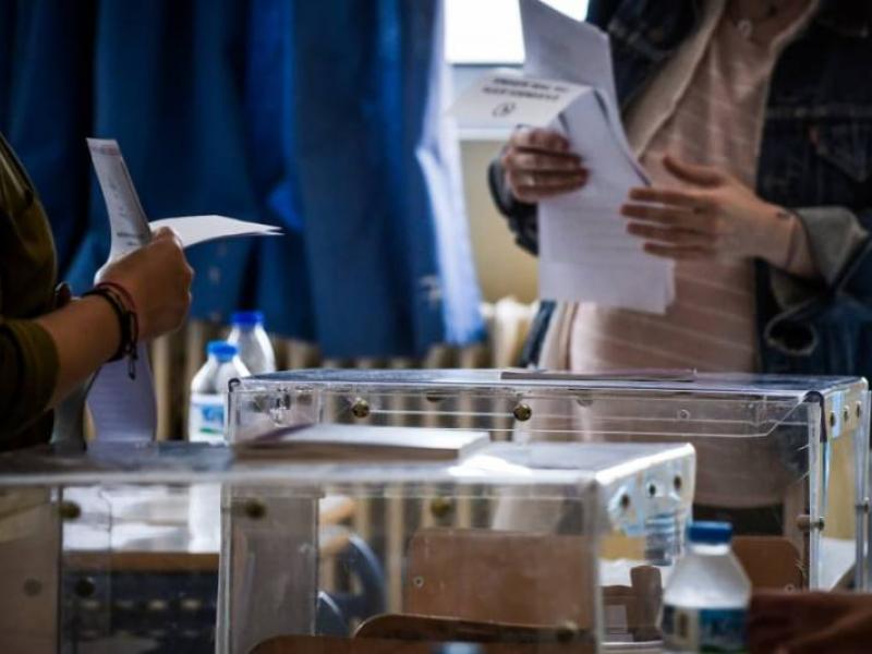 Δημοσκόπηση MRB: «Όχι» σε νέα θητεία Μητσοτάκη λέει το 69,5% - Ποιοι «ψηφίζουν» Τσίπρα, Σαμαρά και Καρυστιανού
