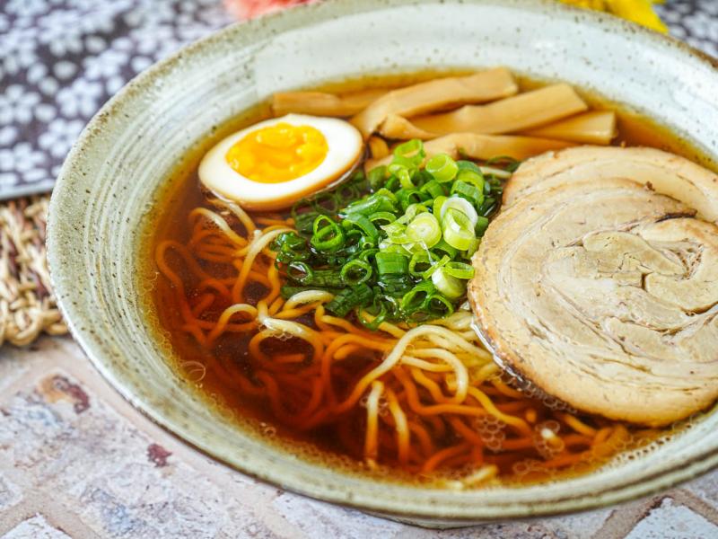 Ιαπωνική σούπα shoyu ramen: Η αυθεντική εμπειρία στο σπίτι σας