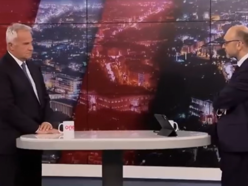 Ο Μάκης Βορίδης και ο δημοσιογράφος Ζαχαρός 