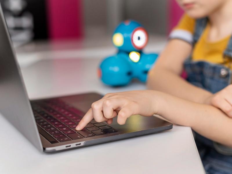 Επίδομα παιδιού: Κλείνει το απόγευμα η πλατφόρμα Α21 ΟΠΕΚΑ