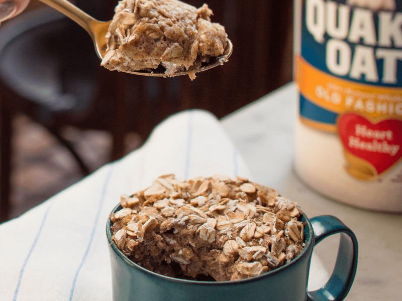 Υγιεινό κέικ βρώμης: Έτοιμο σε 2 λεπτά χωρίς ενοχές