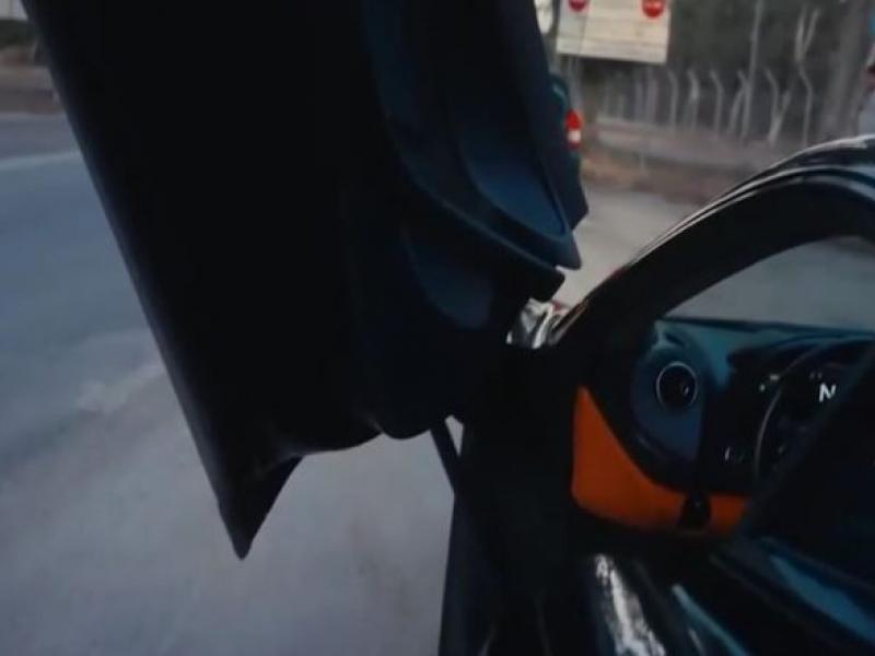 Σάλος στην Αττική Οδό: Αστυνομικός λέει «πάτα το» σε οδηγό McLaren και εκείνος φεύγει με 250 χλμ (Βίντεο)