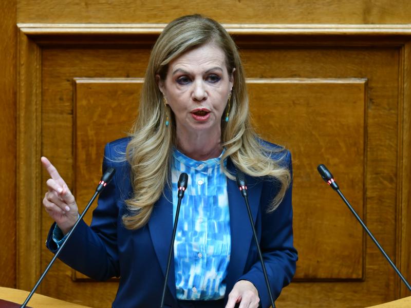 Βουλή: Αναφορά Τζούφη για σχολικά τμήματα 20 μαθητών 