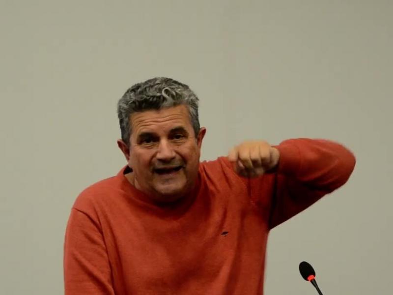 Νίκη για τον Παναγιώτη Κατσούλη: Ο απολυμένος εκπαιδευτικός επιστρέφει στο σχολείο