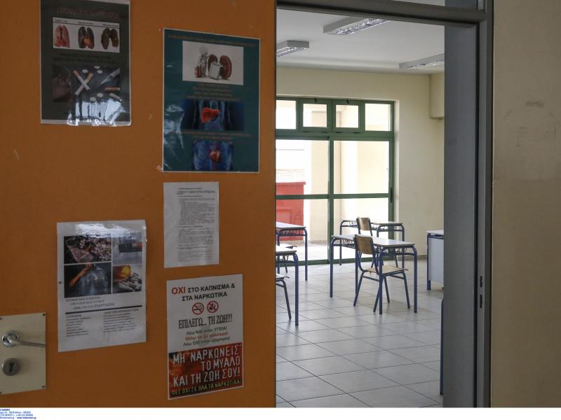 Παιδιά δημοτικού «εξορίζονται» σε γκαρσονιέρα λόγω έλλειψης αιθουσών – Οργή γονέων για τις απαράδεκτες συνθήκες