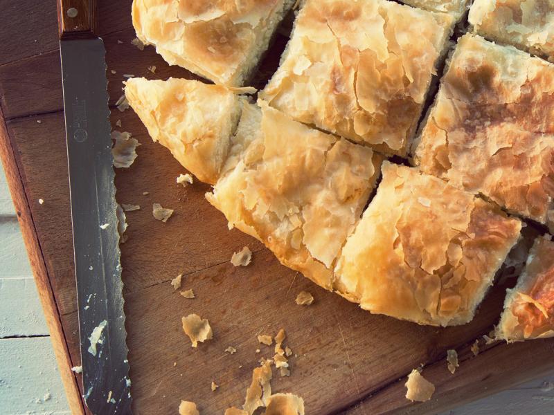 Η πιο γρήγορη και εύκολη τυρόπιτα με γιαούρτι