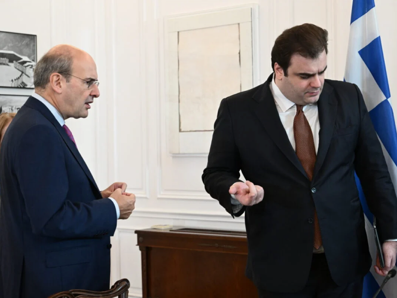 Πολιτικό θρίλερ στο Μαξίμου: «Πόλεμος» Χατζηδάκη – Πιερρακάκη για τα ΕΛΤΑ