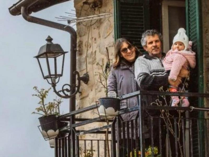 Τριάντα χρόνια μετά, μια γέννηση αλλάζει τη μοίρα ενός ιταλικού χωριού